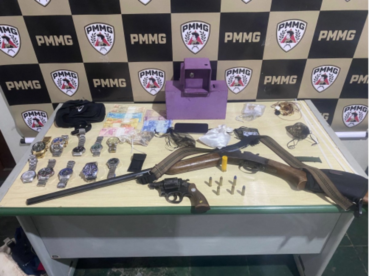 Polícia recupera joias, relógios e cofre furtados de sítio em Três Marias