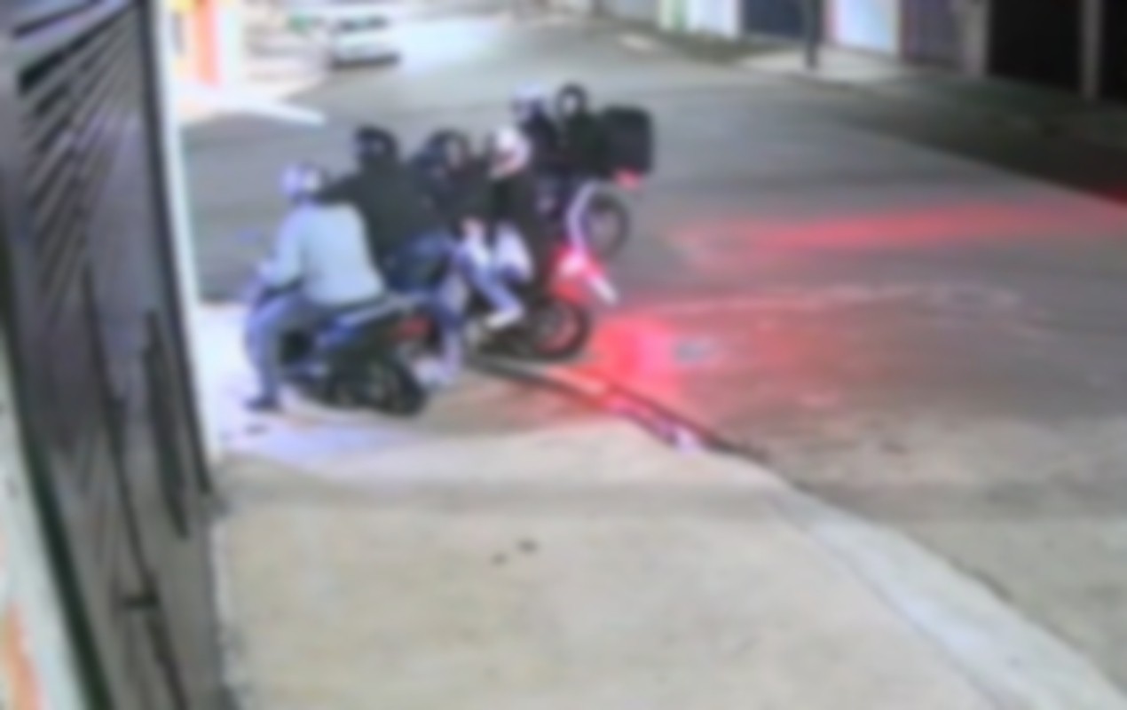 VÍDEO: quadrilha armada rende casal e rouba moto em Tatuí