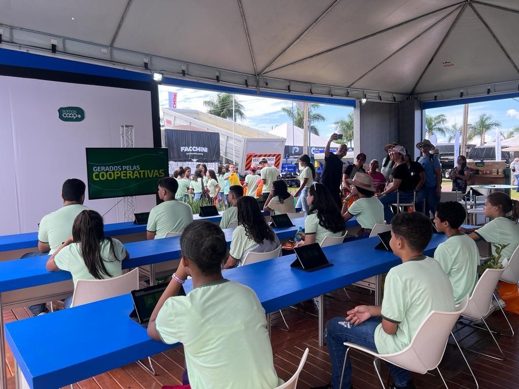 Tecnoshow Comigo: estande do Sistema OCB/GO promove educação cooperativista