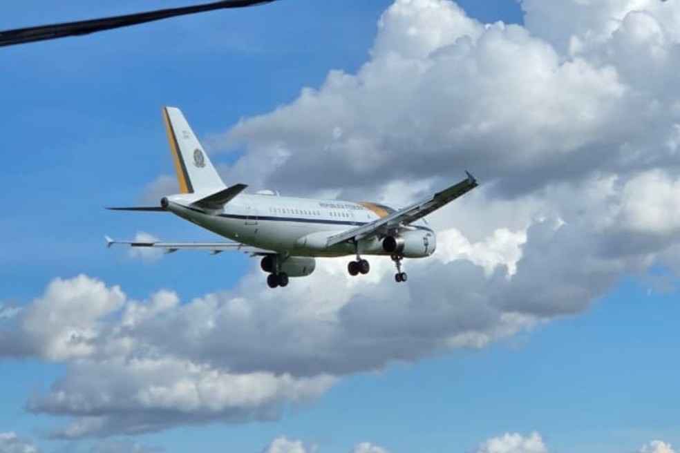 Comitiva presidencial chegando em Campo Grande, neste domingo (22) — Foto: Felipe Ribeiro/TV Morena