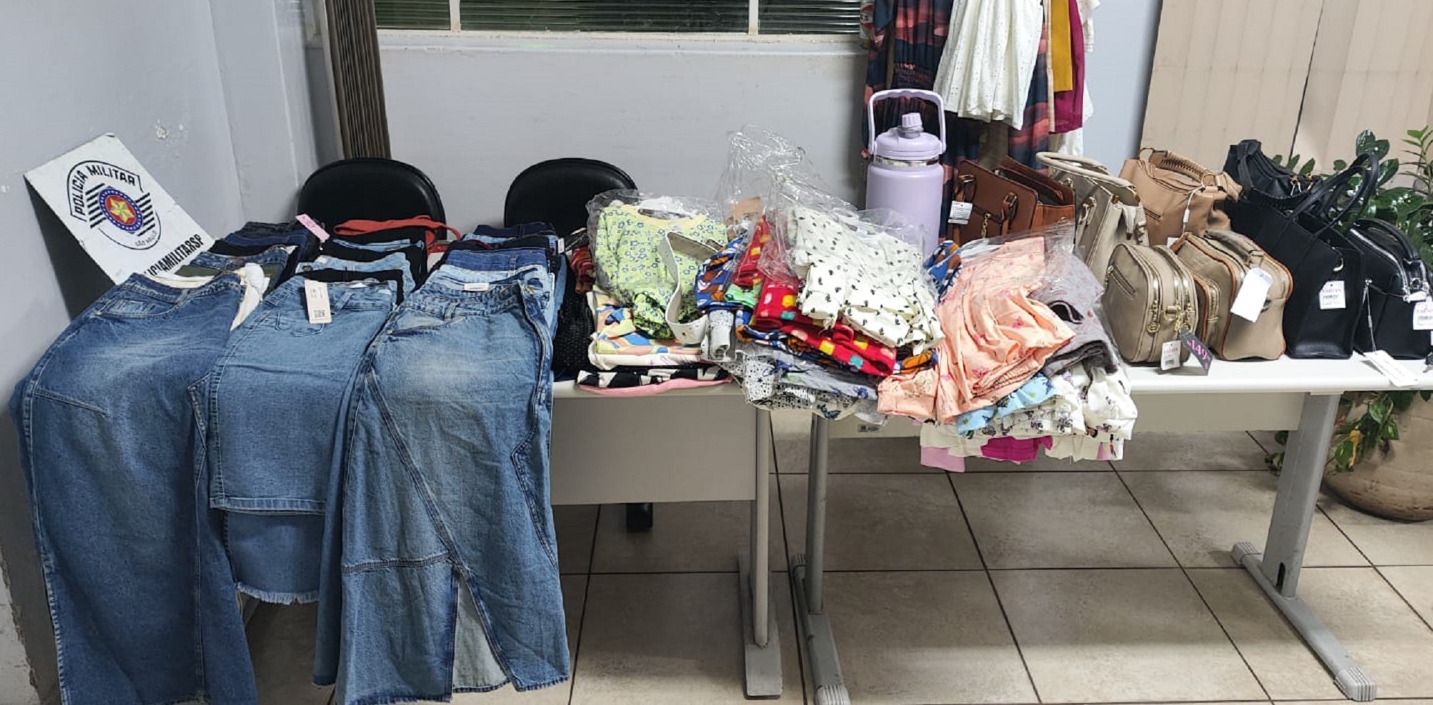 Loja de roupas é furtada no Centro, itens são encontrados dentro de carro e homem acaba preso em Presidente Prudente