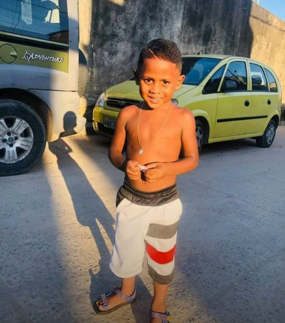 Menino de 4 anos morre após cair do quarto andar de prédio em Bangu, na  zona oeste do Rio - Notícias - R7 Rio de Janeiro