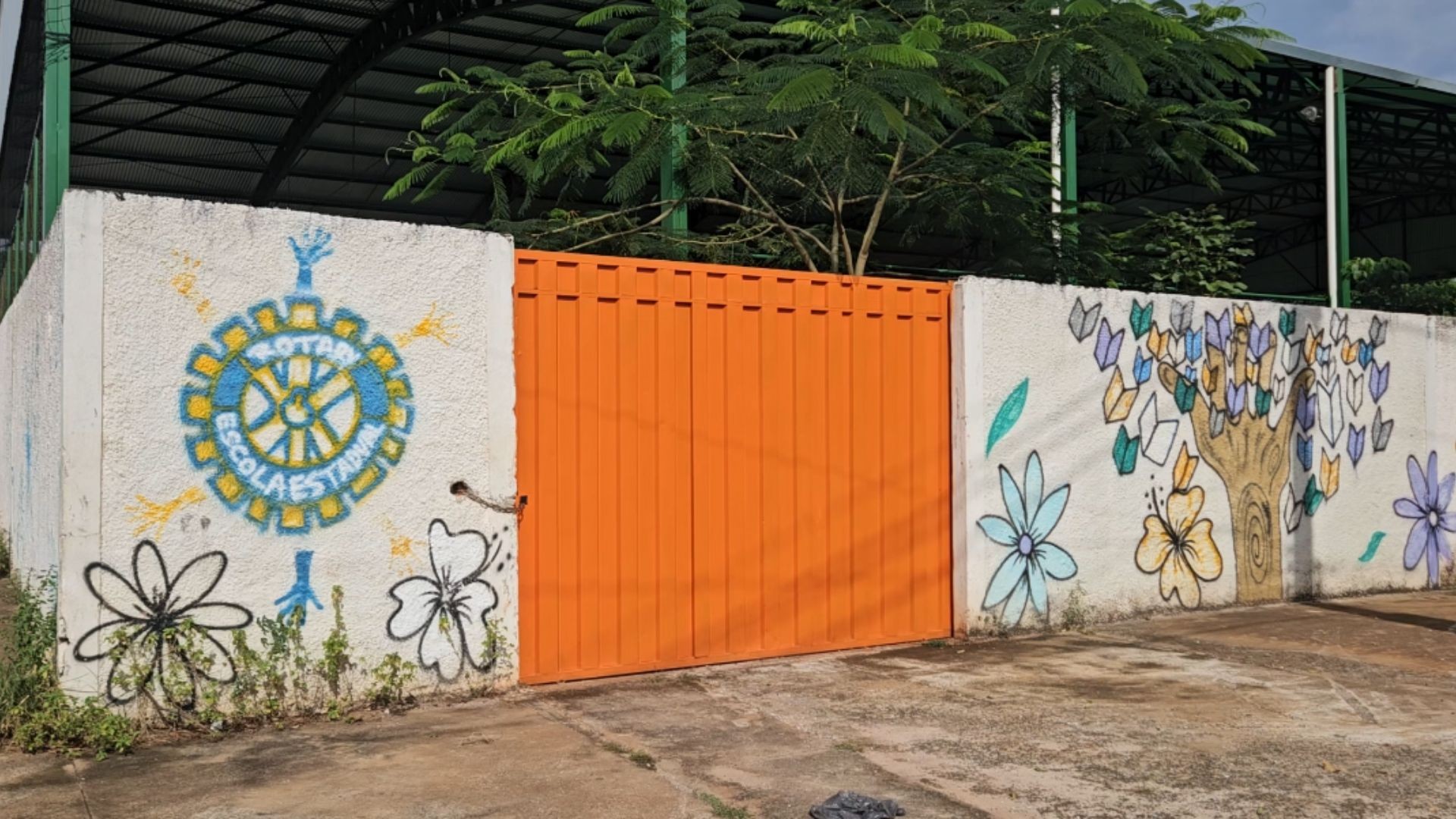 Aluno fere cinco estudantes com canivete em escola estadual de Ituiutaba