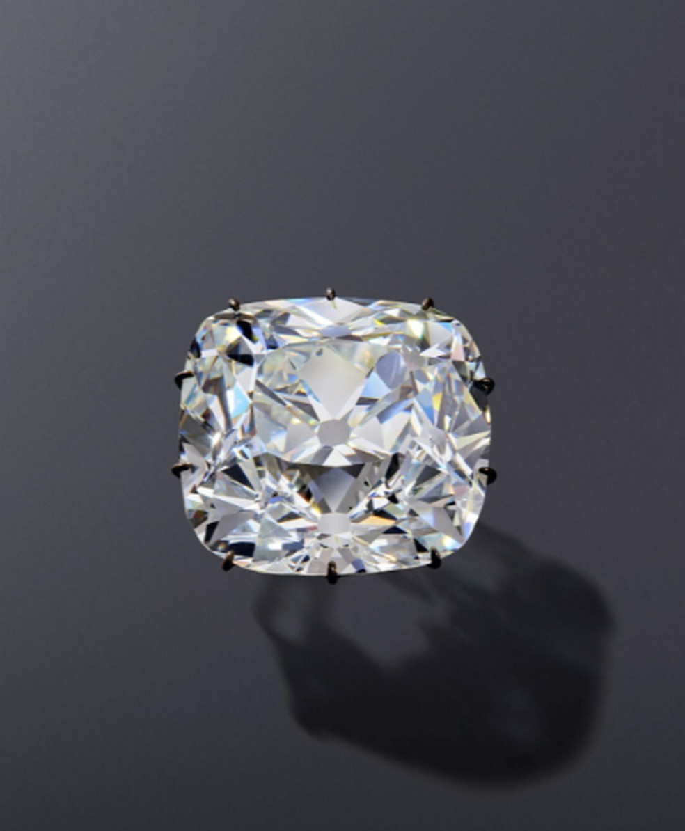 Diamante de 140 quilates que faz parte da galeria de Apollo, no museu do Louvre, que foi roubada em 19 de outubro de 2025. A peça, no entanto, não foi levada pelos ladrões. — Foto: Divulgação/ Museu do Louvre