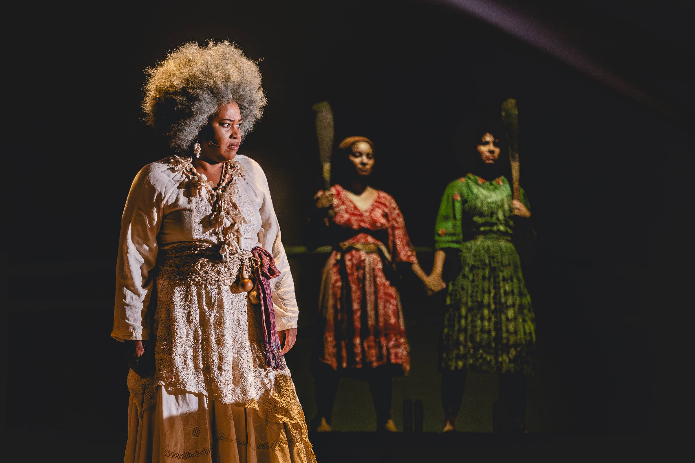 Musical ‘Torto arado’ põe em cena um brado feminino de resistência ancestral contra os latifúndios do poder branco