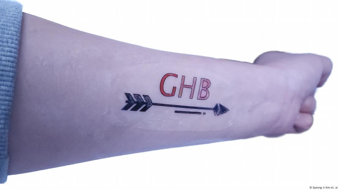 Tatuagem removível previne golpe do 'boa noite, Cinderela'