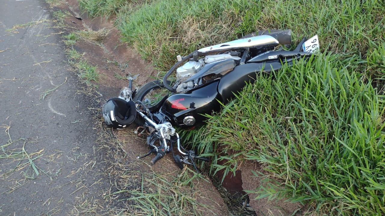 Jovem morre após perder controle da direção e bater moto em carro na PR ...