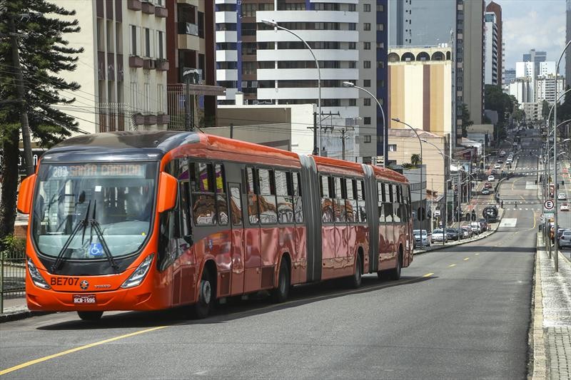 Curitiba terá ônibus de graça neste domingo (6) em função das eleições