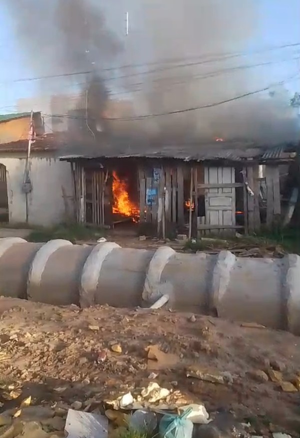 Incêndio destrói casa no Tapanã, em Belém