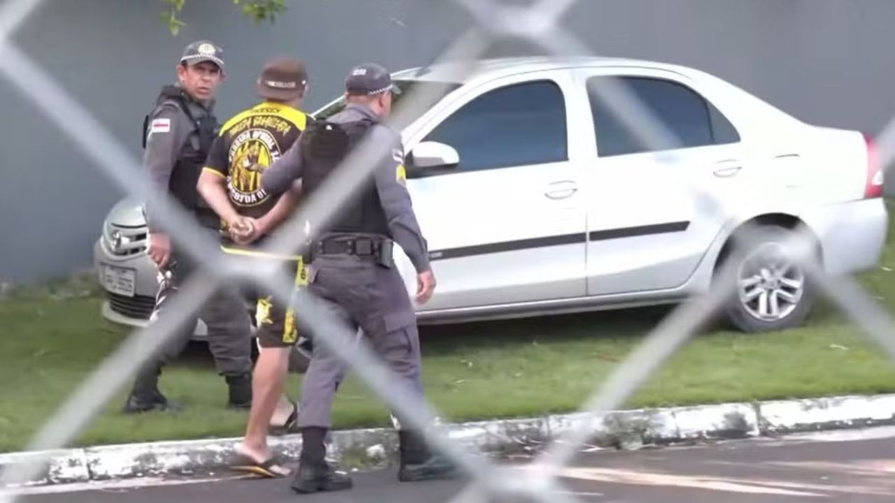 Torcedor é detido e polícia investiga racismo em partida de futebol da Série C no AM