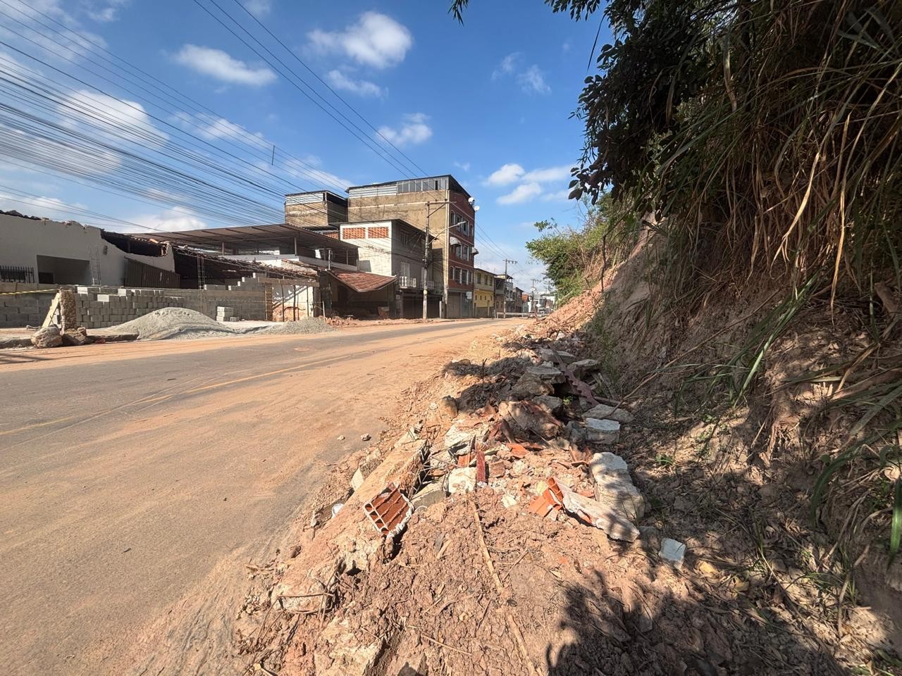 Após chuvas, comerciantes da 'Curva da Miséria' terão isenção de tributos; Prefeitura anuncia obras no local 