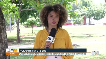 Quatro pessoas ficam feridas após carro colidir com outro veículo