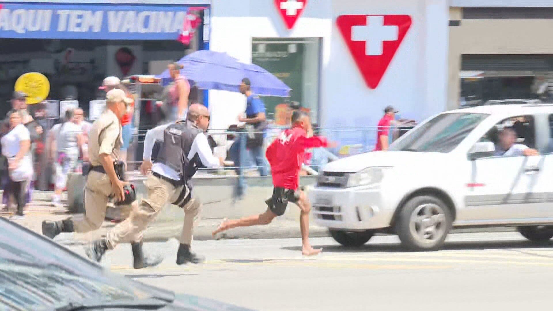 VÍDEO: após perseguição, suspeito de assaltar turista espanhola de 87 anos é preso