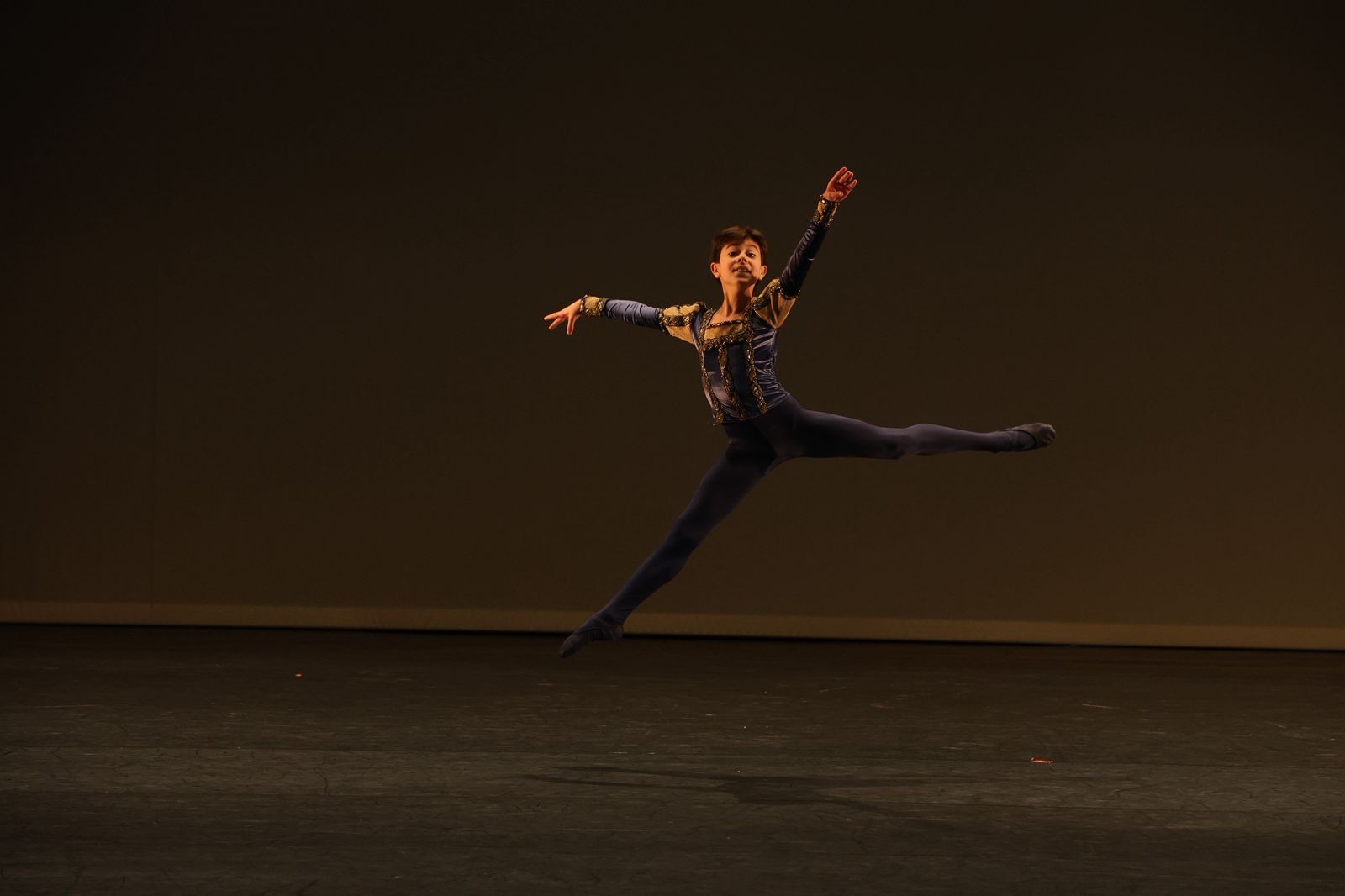 Bailarino de 10 anos é o mais jovem brasileiro a competir em um dos maiores festivais de dança do mundo em 2026 