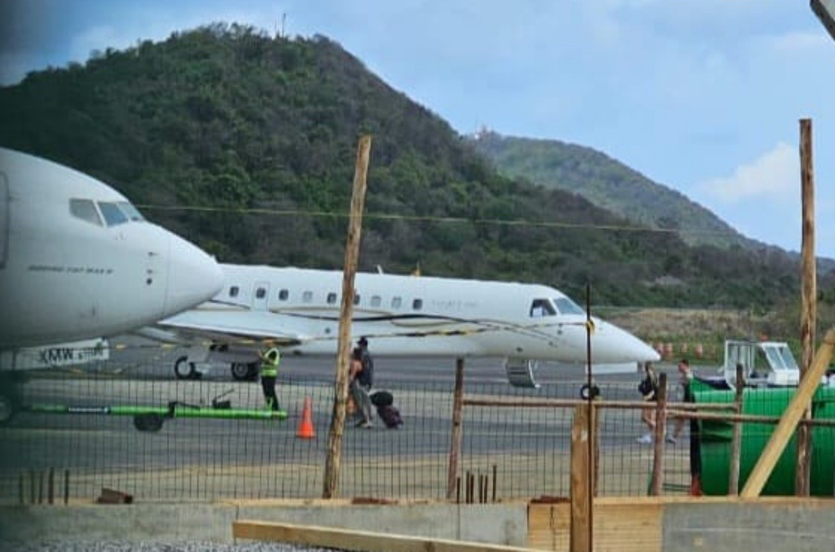 Gestor de Fernando de Noronha é exonerado após viajar em avião de empresa multada, diz governo