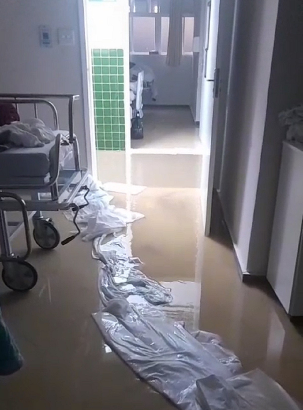 Temporal alaga área do Hospital João Penido em Juiz de Fora; VÍDEO 