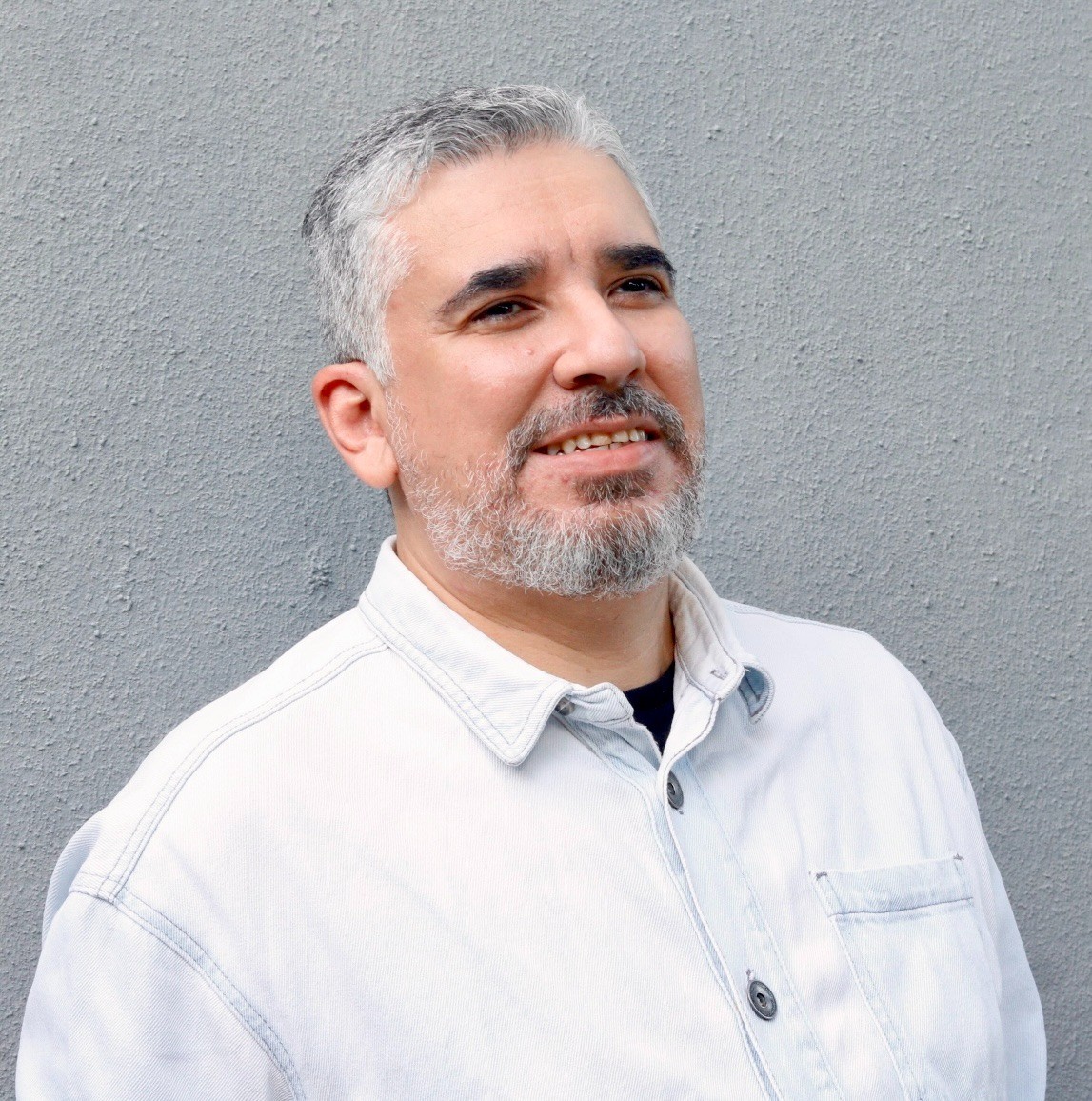 Jornalista alagoano lança romance na Bienal do Livro com disputa por prêmio nacional