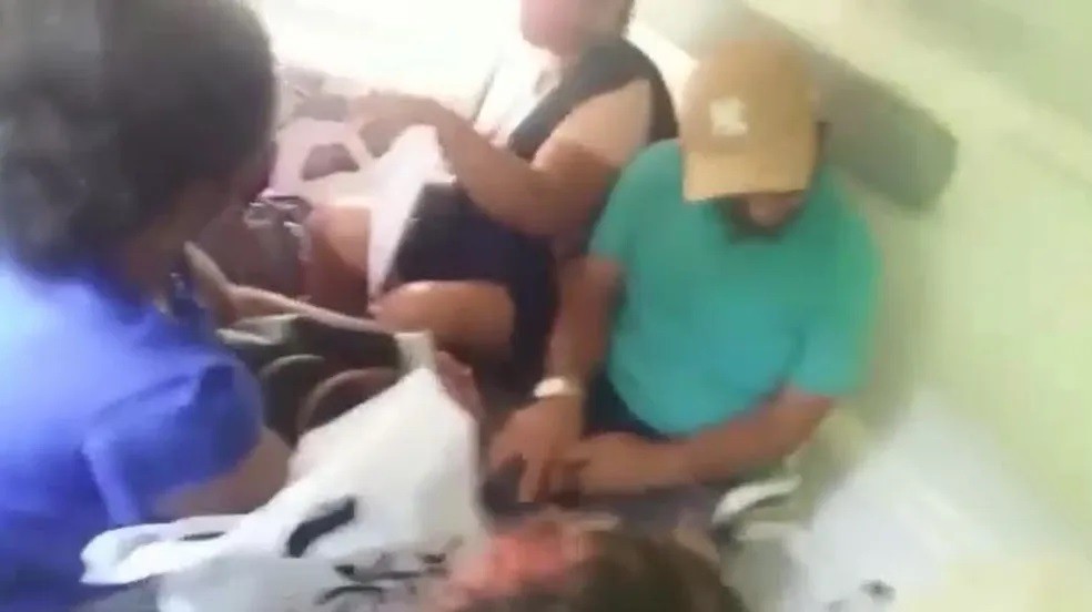 Ambulância no Ceará transporta nove pacientes, entre adultos e crianças — Foto: TV Verdes Mares/Reprodução