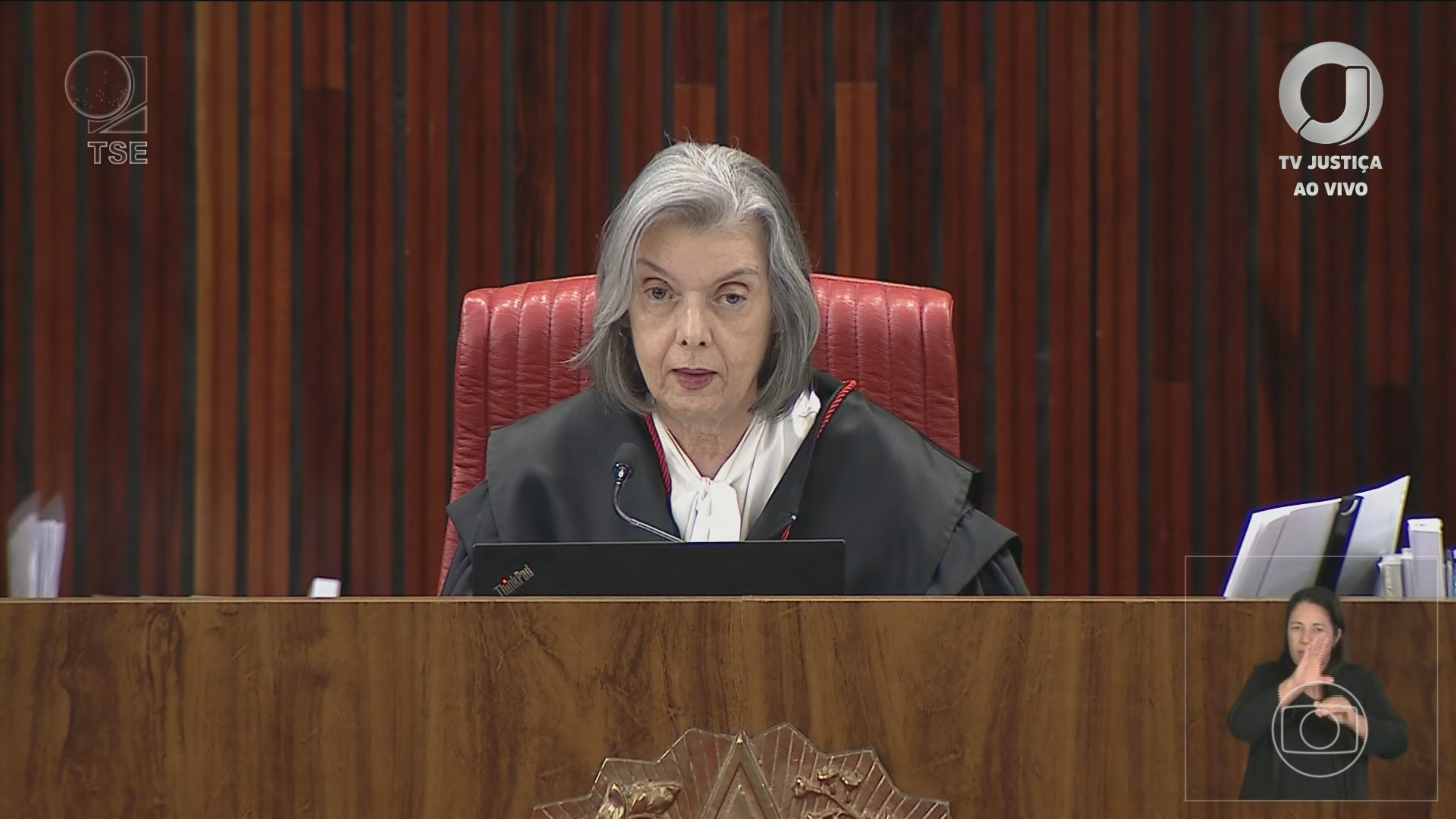 Redes sociais: Cármen Lúcia defende liberdade com 'informação correta' para não virar 'exposição de ódios e violências'