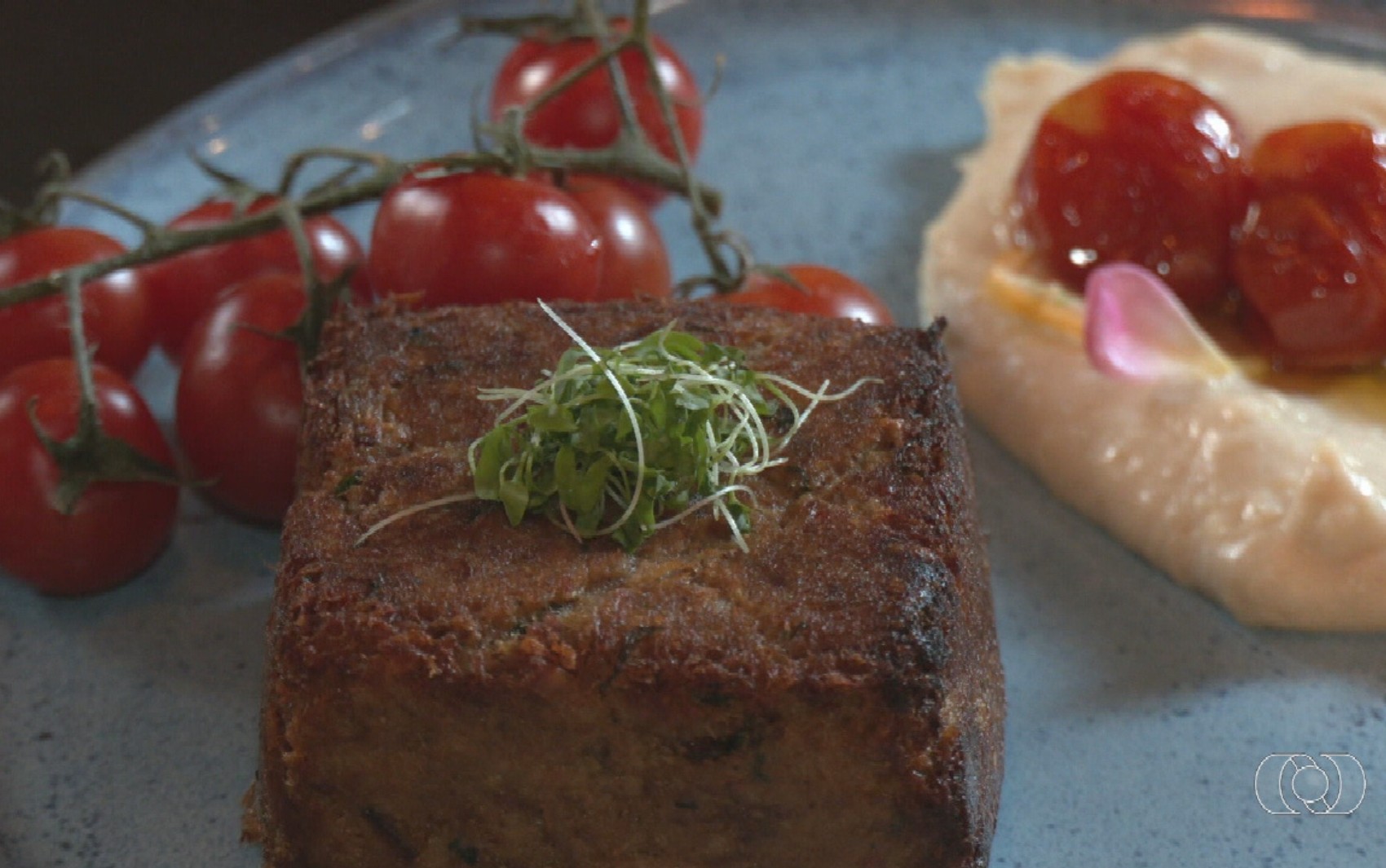 Carne de lata estilizada: Sabores do Campo ensina receita com purê de requeijão e tomate confitado