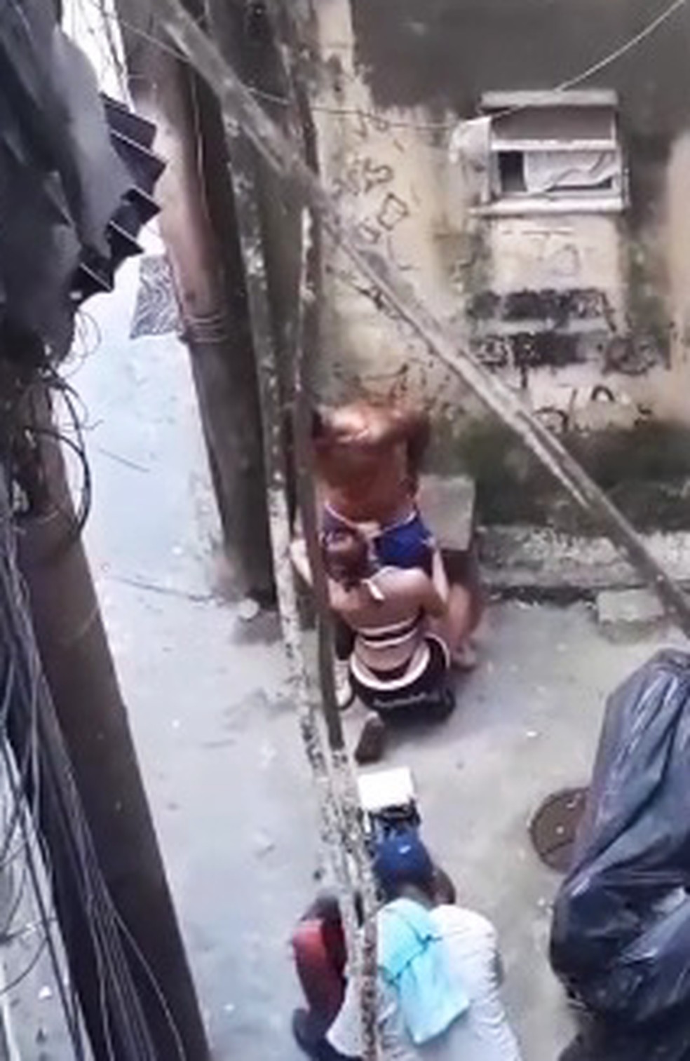 Anitta fazendo boquete na favela