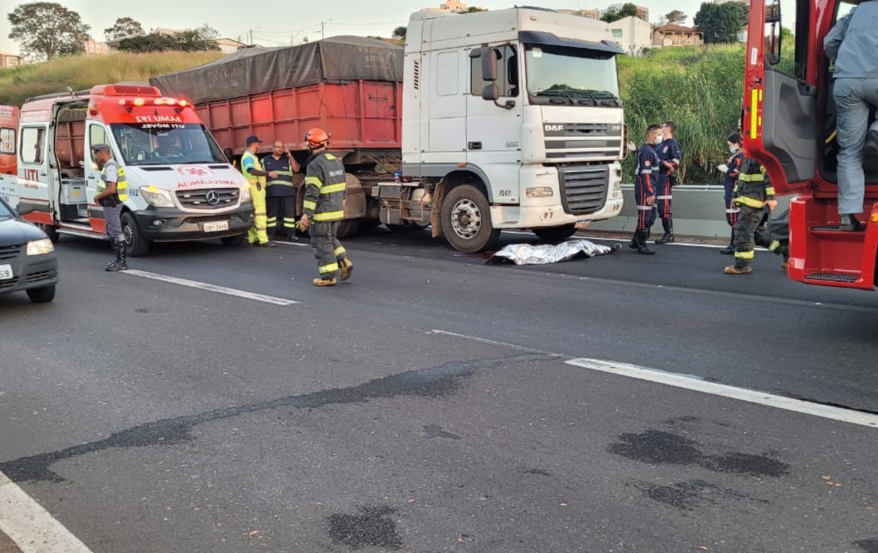 Motociclista morre em acidente com caminhão bitrem na rodovia do Contorno em Marília