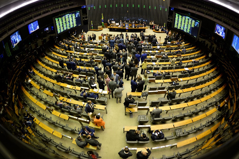 Vista do plenário da Câmara dos Deputados antes do início da votação do texto da reforma tributária, em Brasília, na noite desta quinta-feira, 6 de julho de 2023.  — Foto: CLÁUDIO REIS/ENQUADRAR/ESTADÃO CONTEÚDO