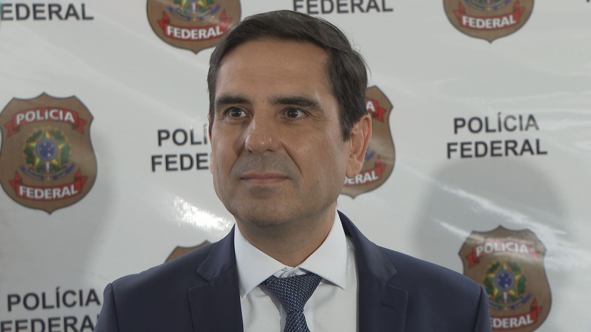 Delegado Rodrigo Sanfurgo, ex-Lava Jato, toma posse como chefe da PF em SP e diz que vai combater desinformação nas eleições 