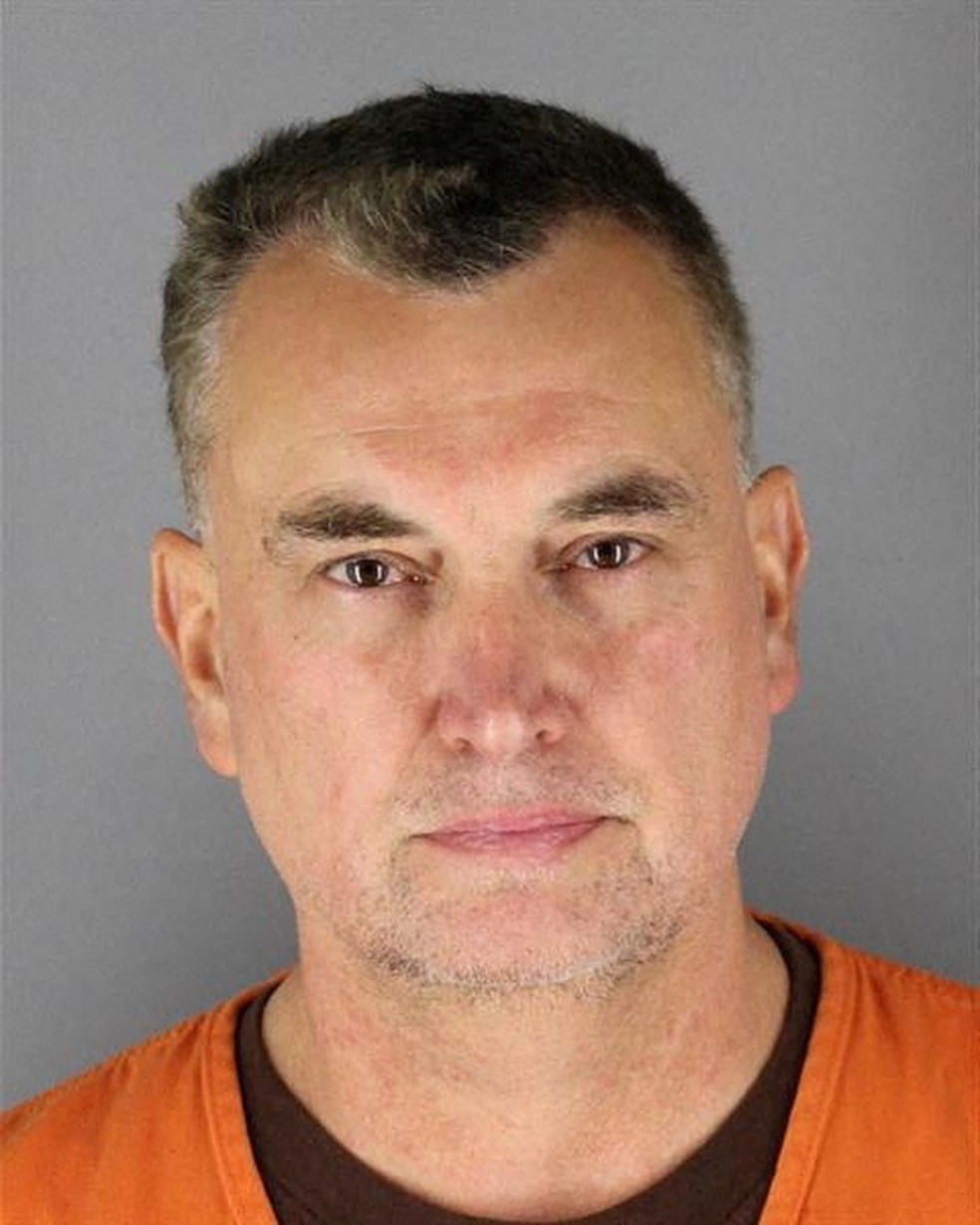 Vance Boelter, suspeito de assassinar a deputada americana Melissa Hortman e de tentar matar o senador estadual John Hoffman, foi preso pela polícia neste domingo (15) — Foto: Hennepin County Sheriff's Office via REUTERS