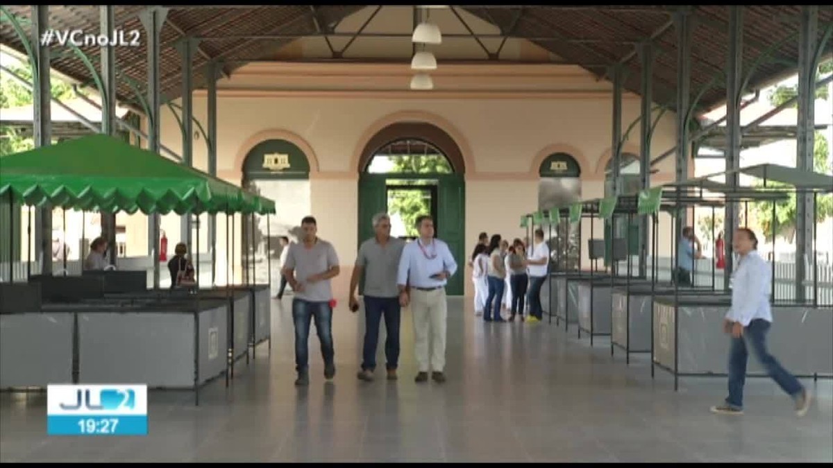 a) Estação Ferroviária de São Brás em Belém, década de 1920; (b