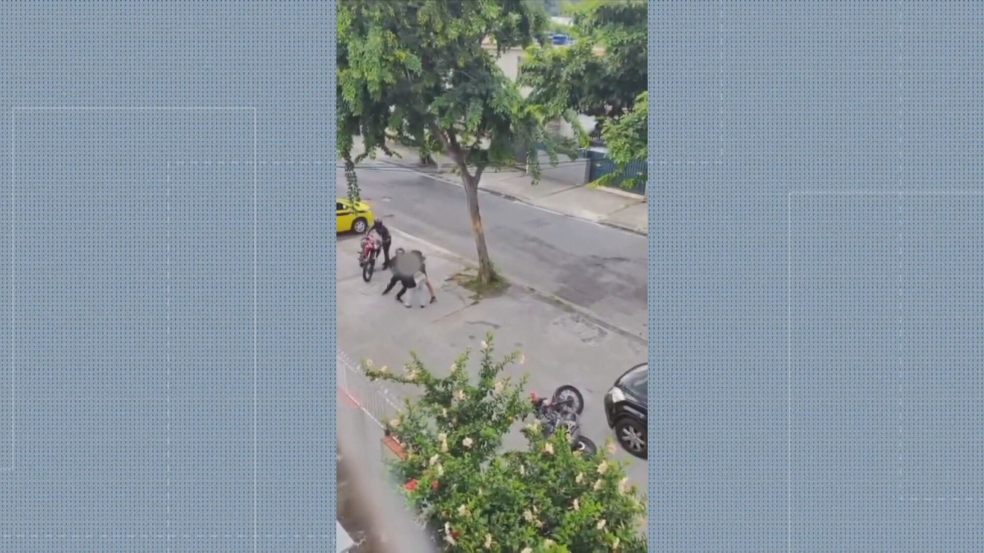 Criminosos atiram 5 vezes em vítima que reagiu a tentativa assalto em Cascadura; VÍDEO