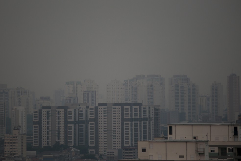 Vista da Zona Leste de SP a partir da regio central no final da tarde desta sexta-feira (23). — Foto: SUAMY BEYDOUN/AGIF - AGNCIA DE FOTOGRAFIA/AGIF - AGNCIA DE FOTOGRAFIA/ESTADO CONTEDO