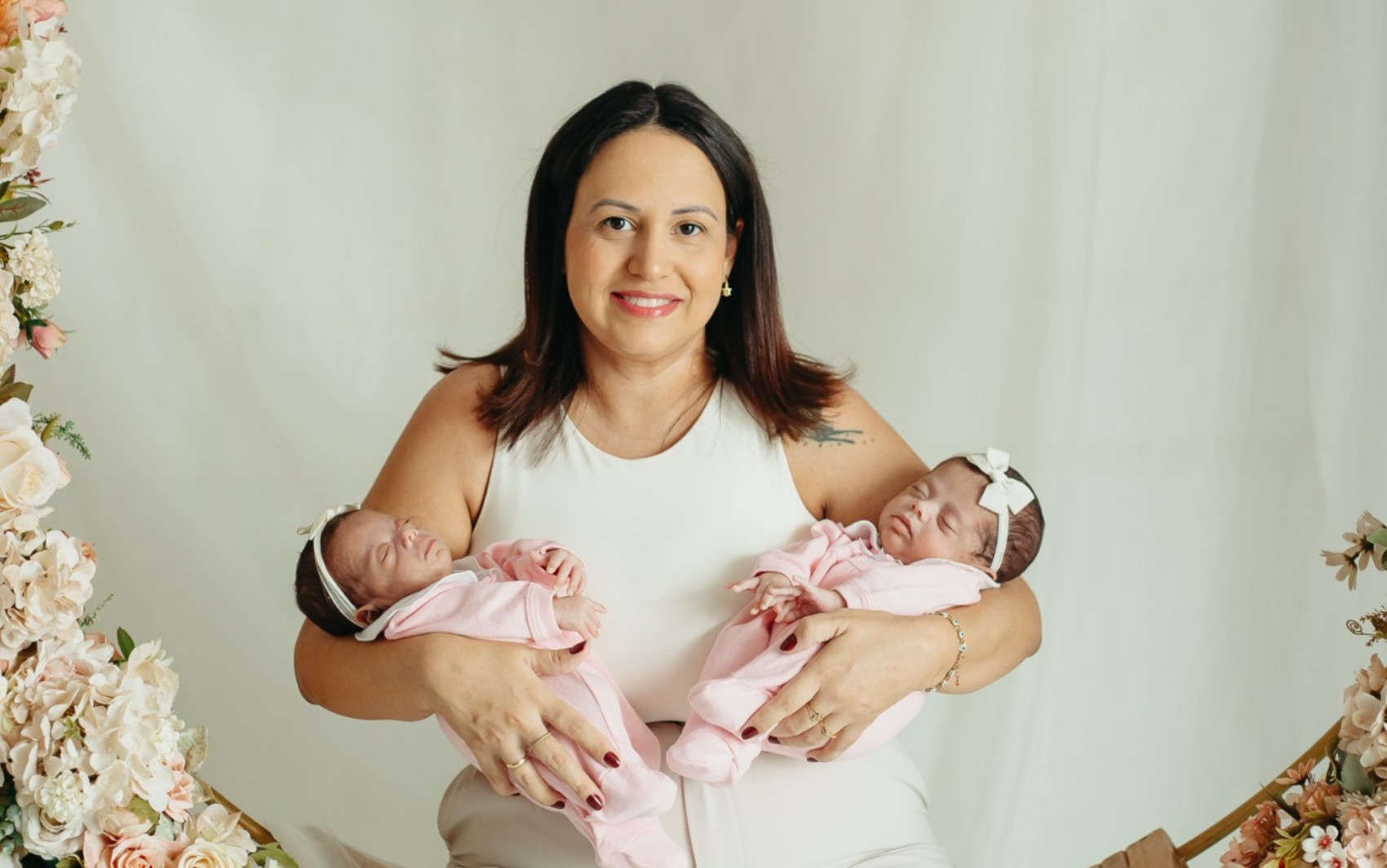 'Cada gota fez diferença', diz mãe que teve crises de ansiedade e dificuldade para amamentar gêmeas