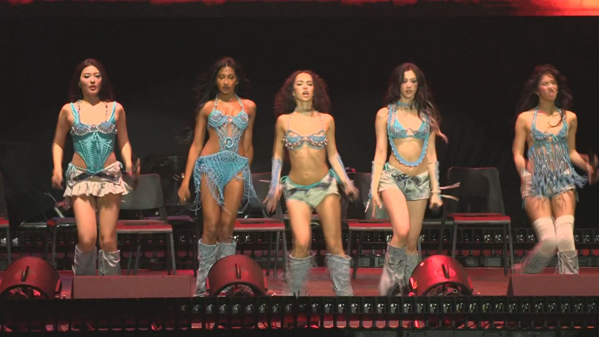 KATSEYE entrega show com coreografias impecáveis para bom público no Lolla, mas nada além