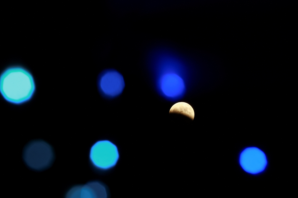 Eclipse lunar parcial � visto no c�u de Ciudad Ju�rez, no M�xico, nesta quinta-feira (27). � Foto: Jose Luis Gonzalez/Reuters