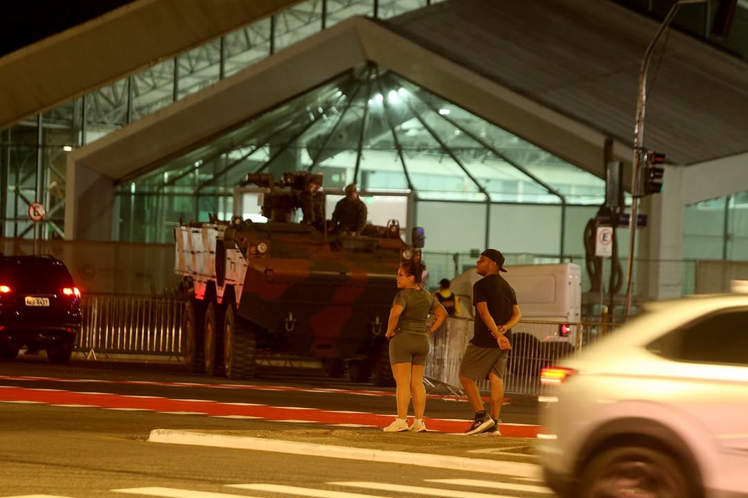 COP 30: Voo de helicóptero quebra vidros em unidade de saúde; Belém tem tanques de guerra nas ruas  