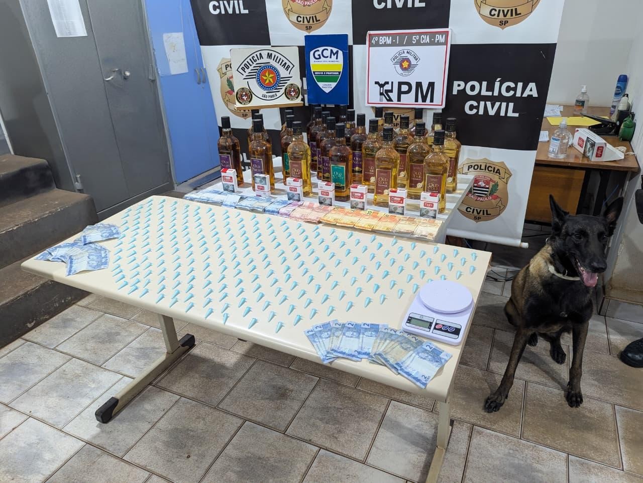 Trio é preso por tráfico de drogas e garrafas de uísque sem nota fiscal são apreendidas em operação no interior de SP