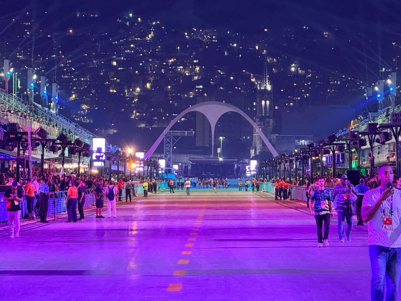 Apuração que define a campeã do carnaval carioca começa às 16h