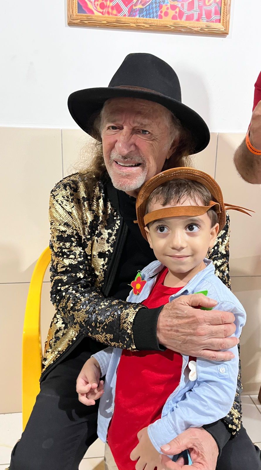 Fã mirim se emociona em show de Alceu Valença em Campina Grande: 'meu cantor favorito do universo'
