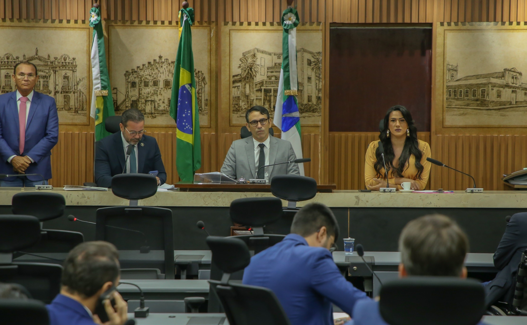 Câmara de Natal aprova projeto de lei que garante nome social de pessoas trans em cemitérios e documentos pós-morte