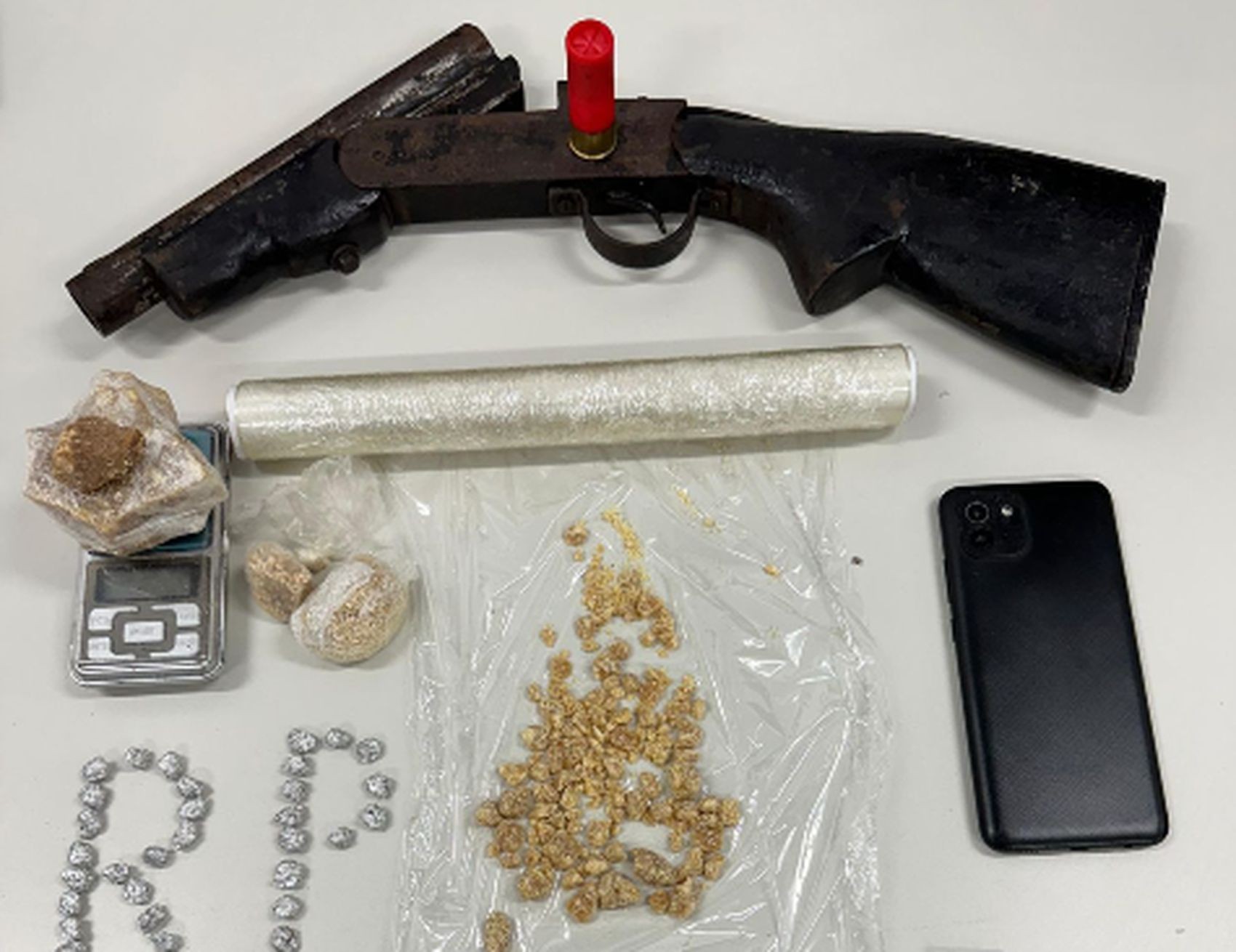 Dois homens são presos suspeitos de tráfico de drogas na Zona Sul de Aracaju 