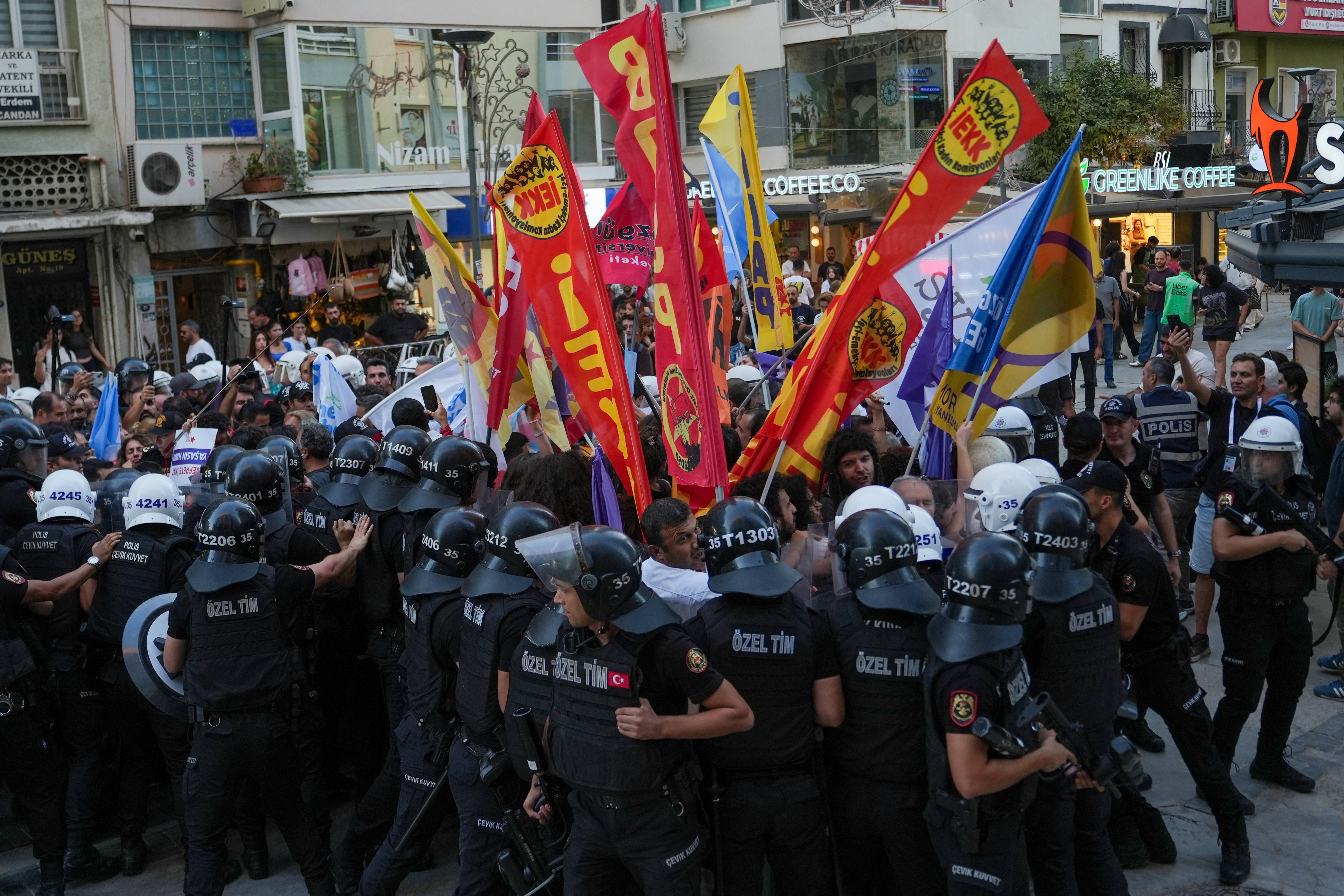 'Ficaram 5 dias sem água': ativista LGBT+ denuncia tortura e prisões arbitrárias na Turquia