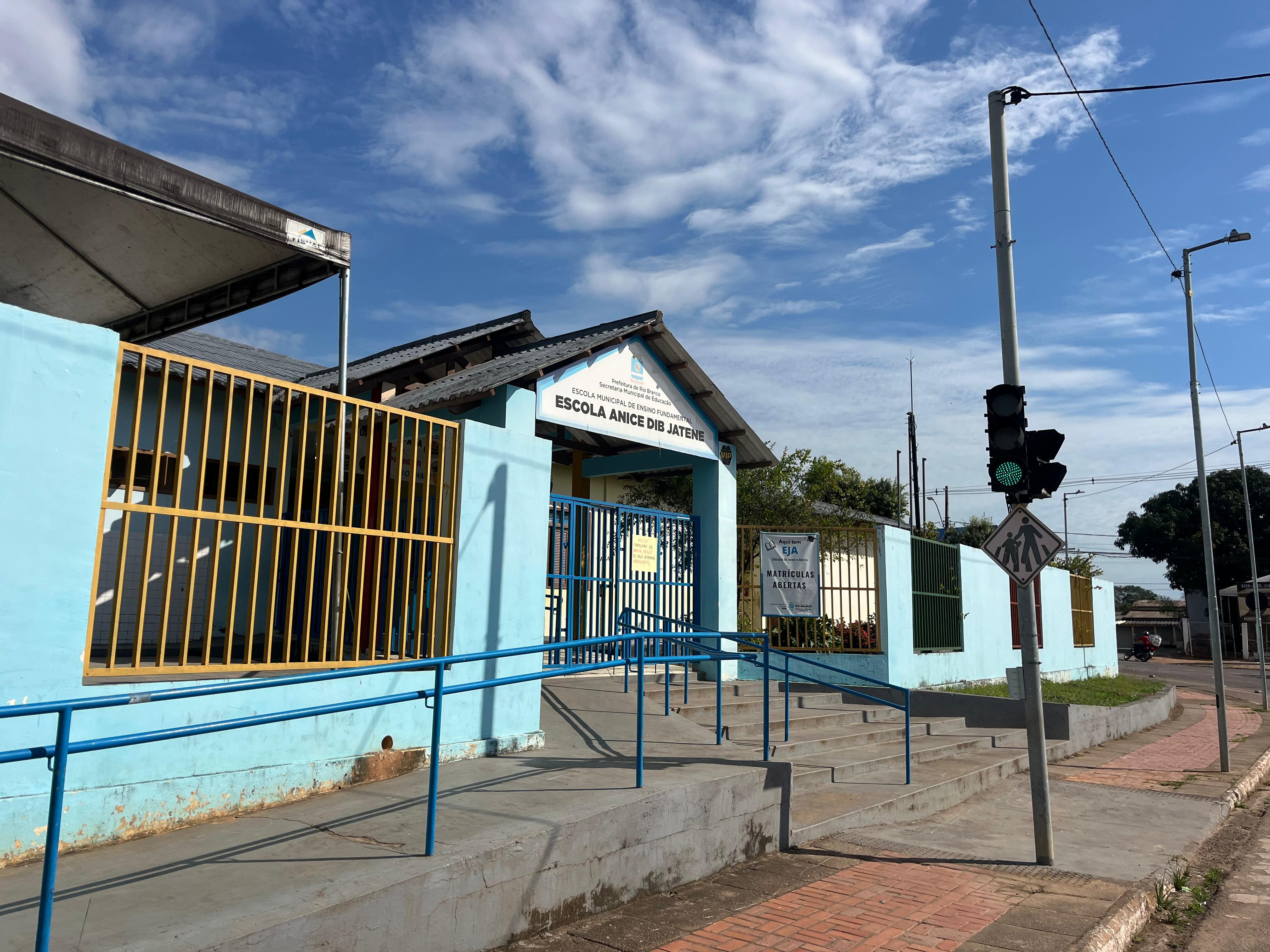 Mais de 50 escolas municipais aderem à greve da Educação em Rio Branco; veja lista
