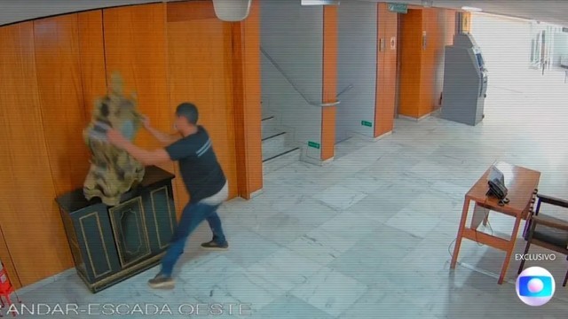 Polícia Federal prende, em Goiás, homem que quebrou relógio histórico do Palácio do Planalto