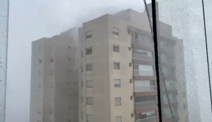 Chuva forte deixa cidade de SP em estado de atenção para alagamentos neste sábado