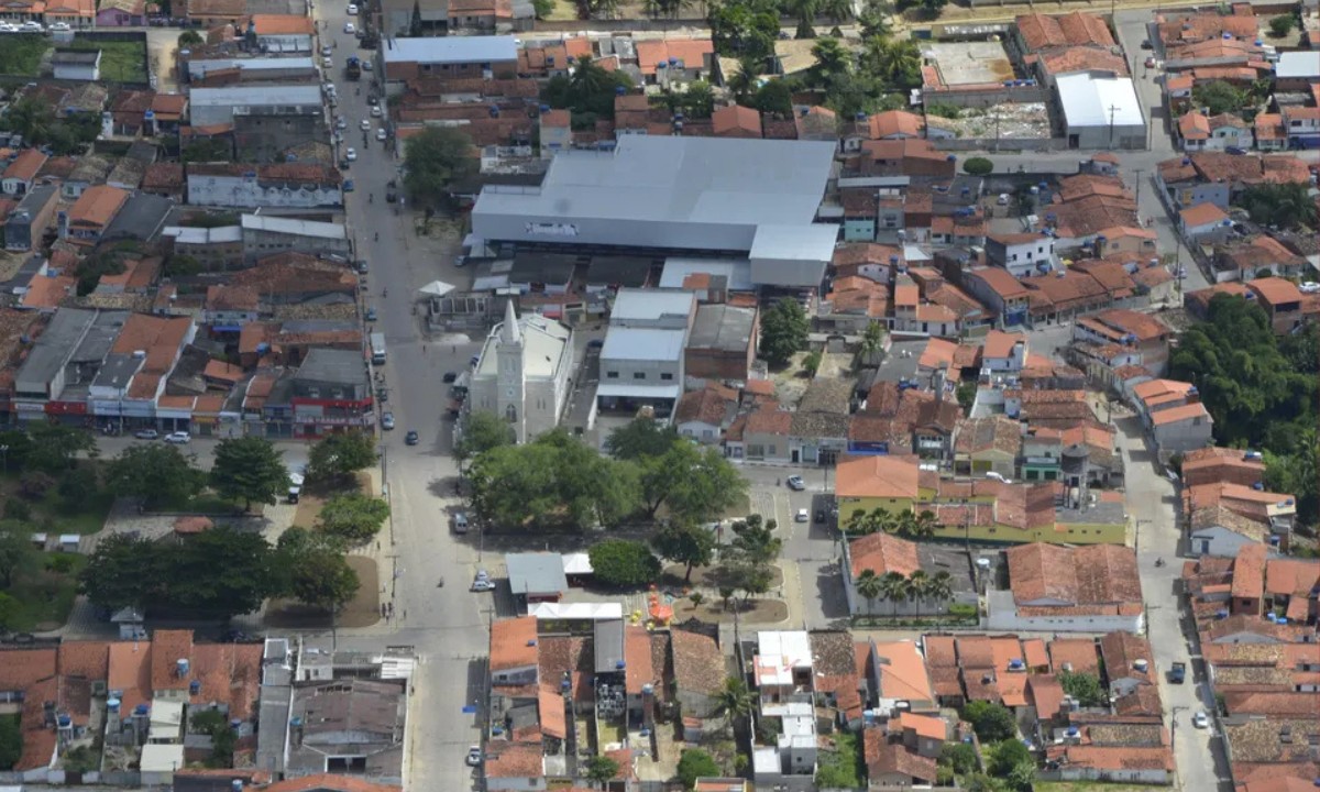 Mulher é presa suspeita de estuprar adolescente de 13 anos na Bahia