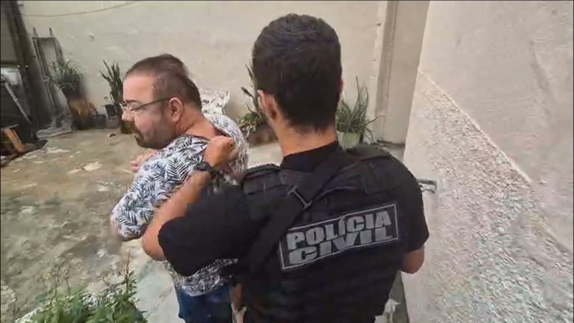 Paciente morreu e outra perdeu o útero após abortos feitos por falso médico, diz polícia