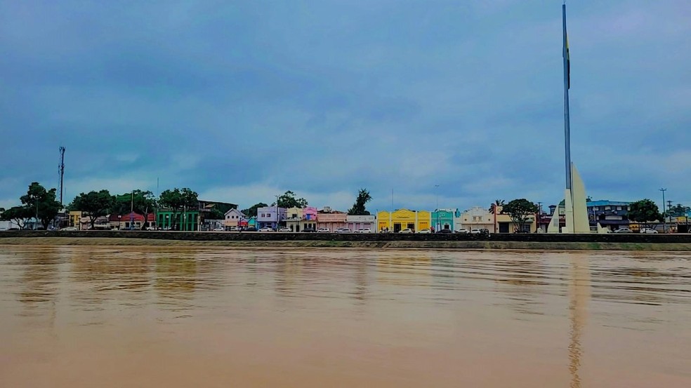 Rio Acre alcançou 14 metros na sexta-feira (23), em medição das 18h — Foto: Ismael Melo/Rede Amazônica
