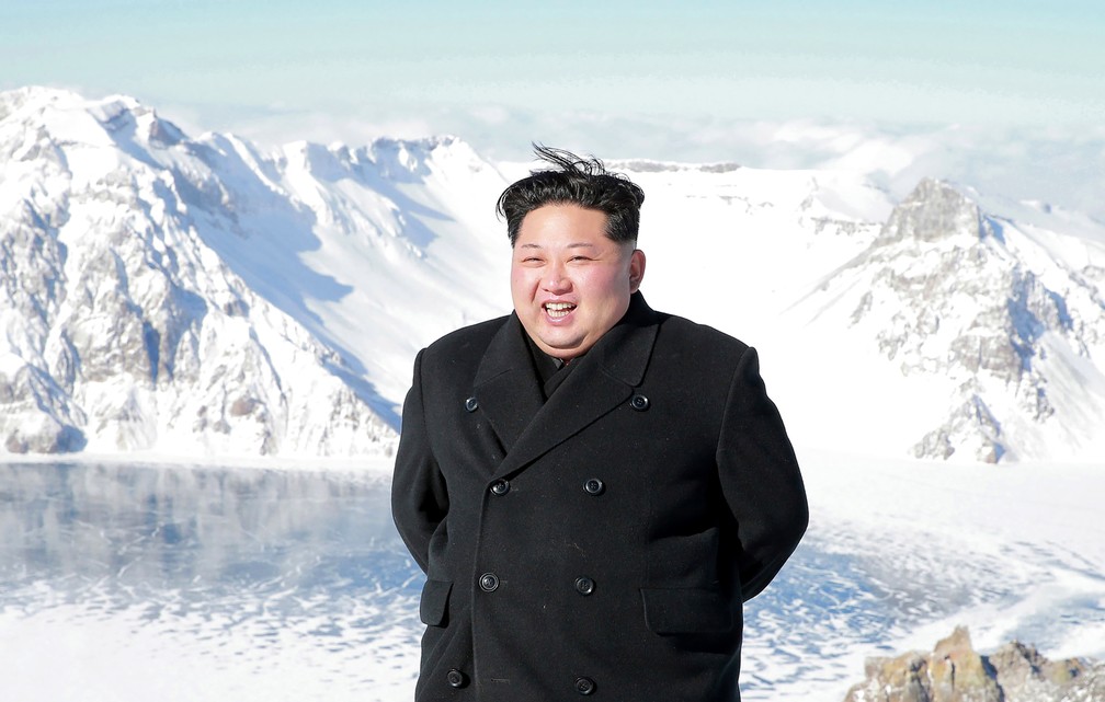 Por que todo mundo é visto chorando na maioria das fotos do líder  norte-coreano Kim Jong-Un? - Desmoronada Mente - em busca da lucidez  perdida - Quora