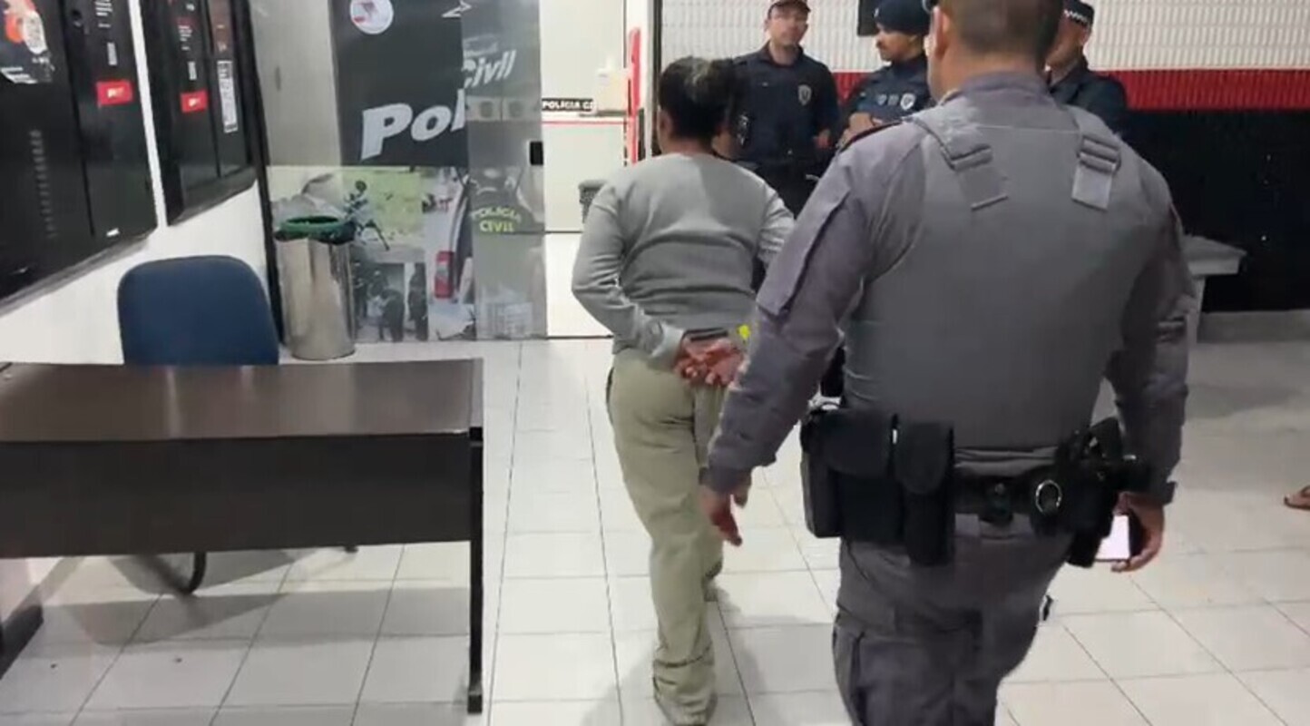 Mulher é presa suspeita de tentar matar vizinha a facadas em Arujá